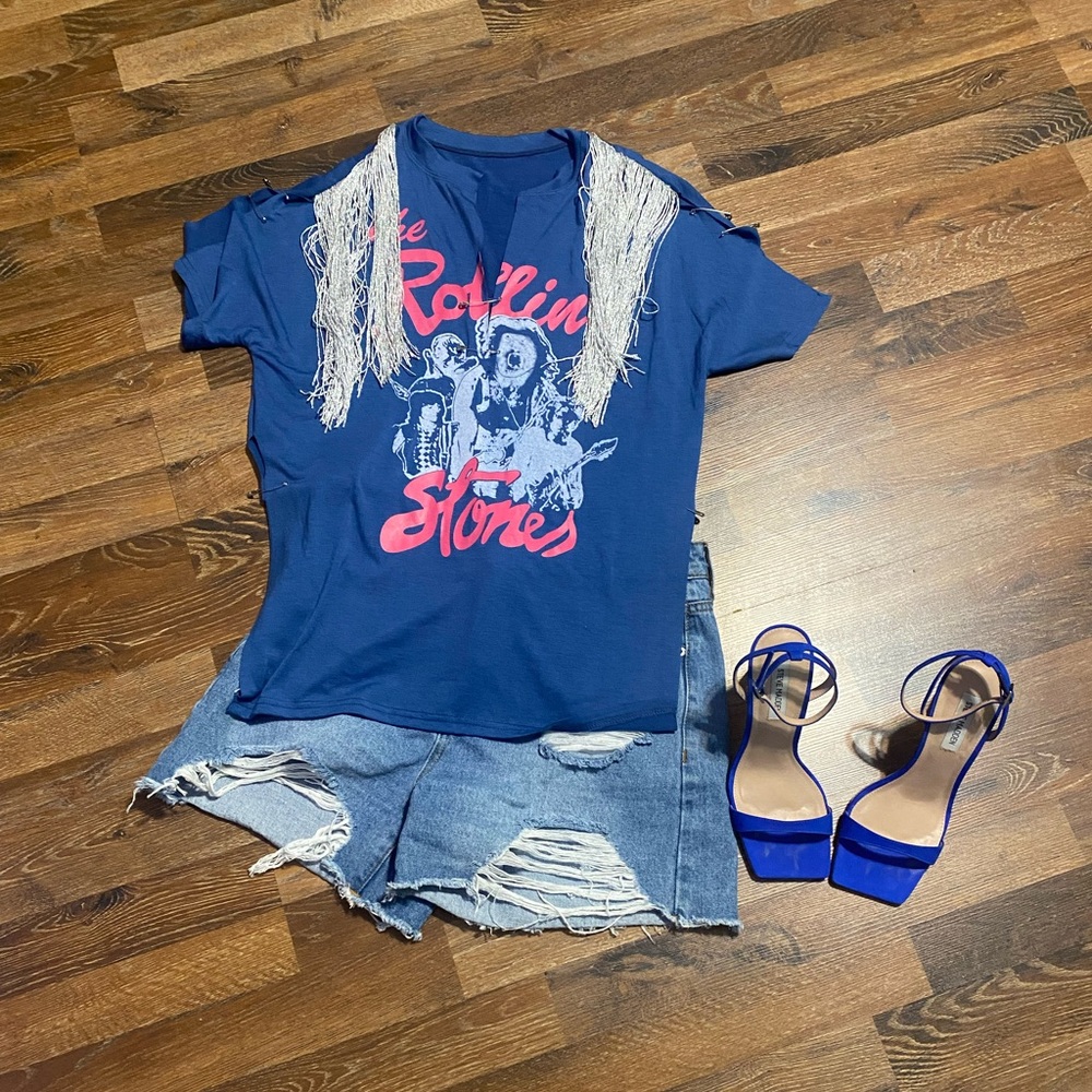 "Rolling" Distressed Graphic T-Shirt